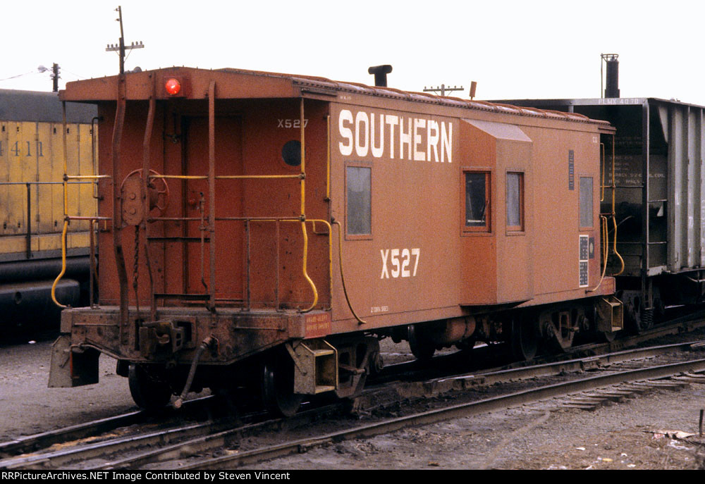 Southern caboose SOU X627 on a coal train in the C&NW yard